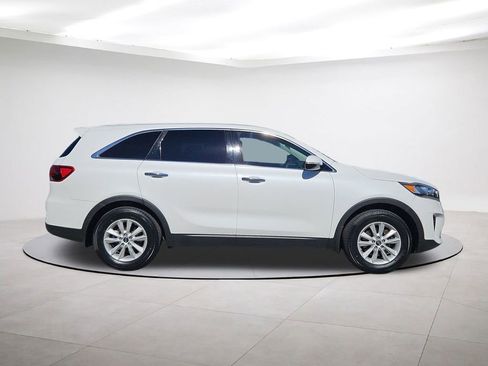 Used 2019 Kia Sorento LX image 8