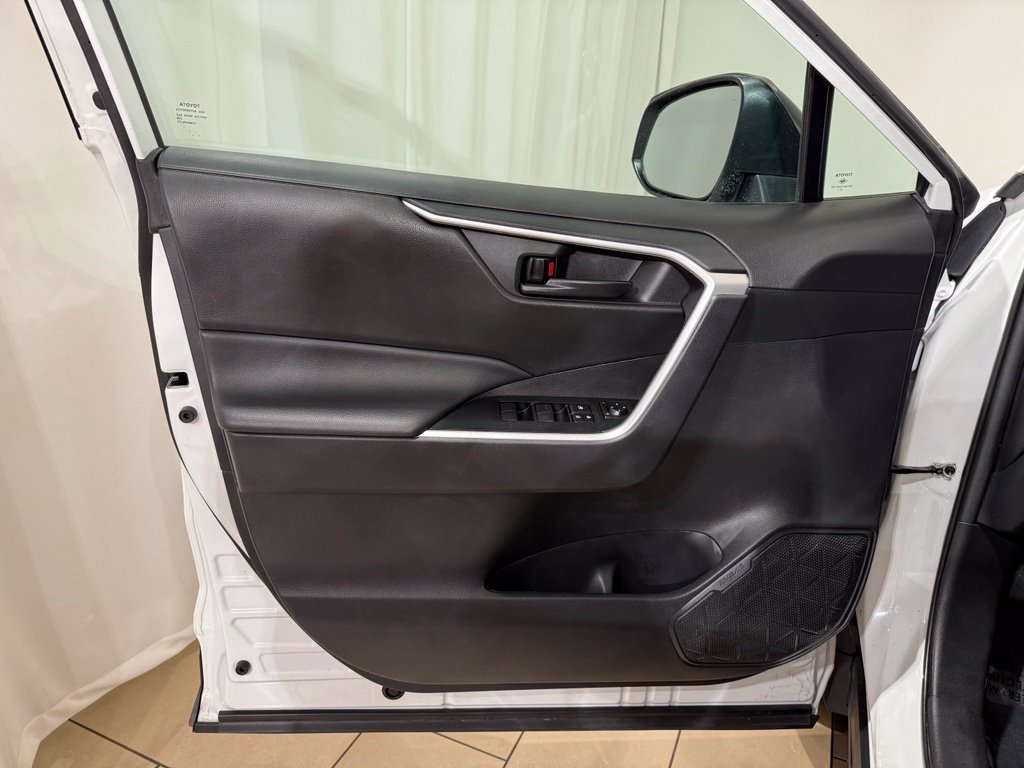 Certified 2024 Toyota RAV4 LE AWD/4WD image 15