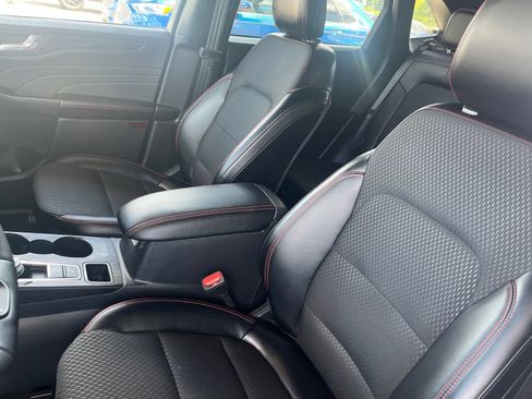 Certified 2025 Ford Escape ST-Line w/ Tech Pack #1 AWD/4WD image 9