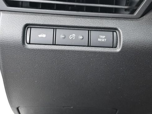 Used 2025 Nissan Altima 2.5 SV FWD image 13
