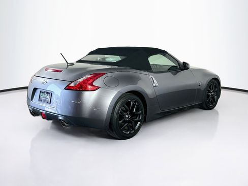 Used 2016 Nissan 370Z Roadster RWD image 9