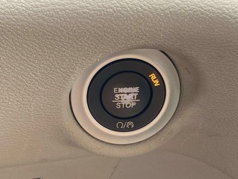 Used 2021 Chrysler Voyager Lxi FWD image 23