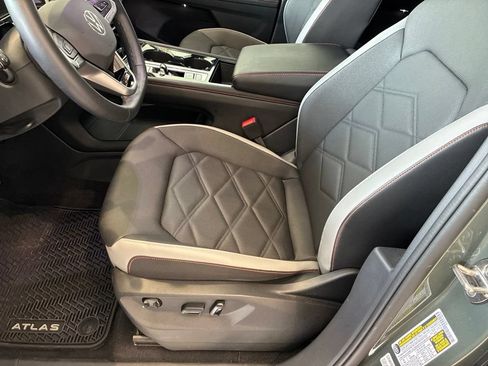 Used 2024 Volkswagen Atlas Peak Edition SE AWD/4WD image 12