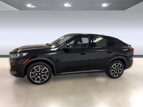 Used 2025 BMW X2 xDrive28i AWD/4WD image 2