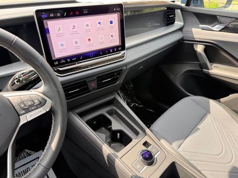 New 2026 Volkswagen Tiguan SE AWD/4WD image 39
