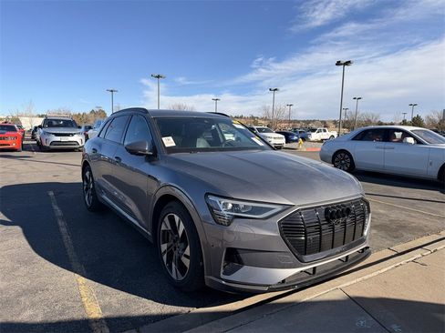 Used 2022 Audi e-tron Premium w/ Convenience Plus Package image 1