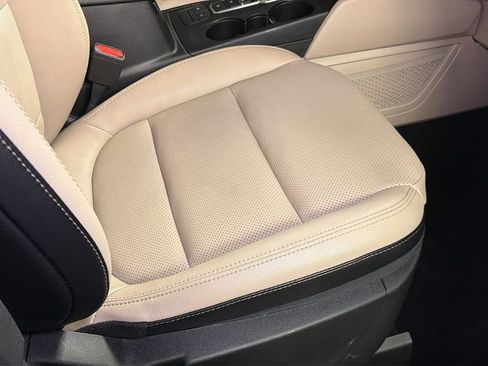 Used 2022 Ford Escape SEL image 12