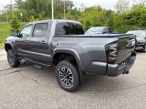Used 2021 Toyota Tacoma TRD Sport w/ Technology Package AWD/4WD image 3