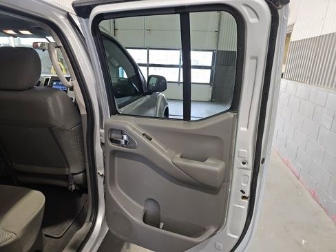 Used 2019 Nissan Frontier SV image 19