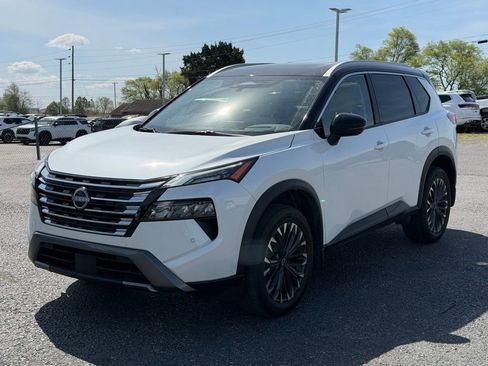 Used 2025 Nissan Rogue SL w/ Tech Package image 9