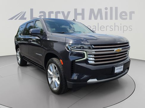 Used 2023 Chevrolet Suburban High Country w/ Premium Package 2 AWD/4WD image 7