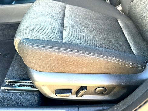 Certified 2025 Nissan Rogue SV image 15