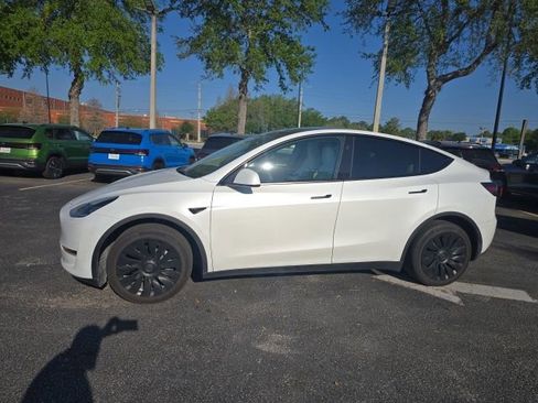Used 2023 Tesla Model Y Long Range image 3
