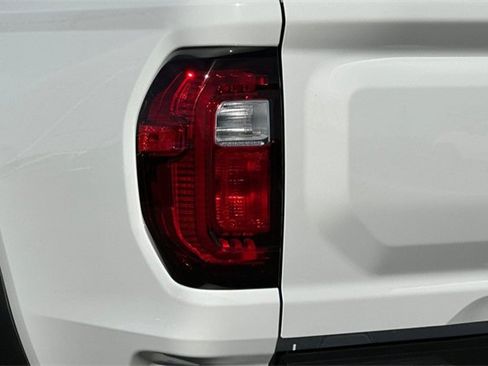 Used 2025 GMC Canyon AT4 image 24