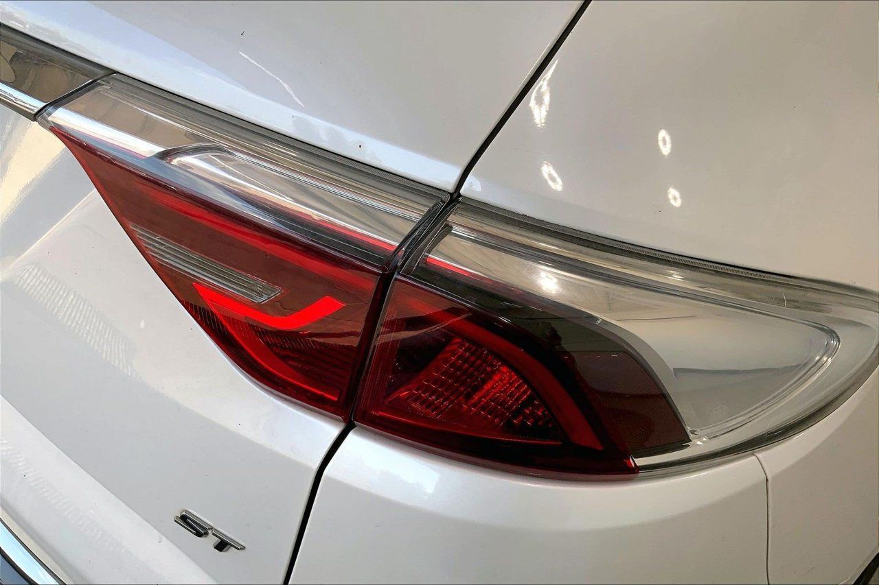Used 2022 Buick Enclave Essence w/ Sport Touring Edition FWD image 13