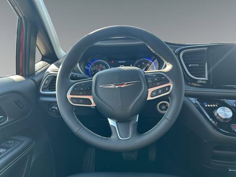 New 2026 Chrysler Pacifica Select image 12