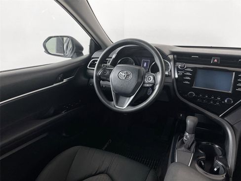 Used 2018 Toyota Camry LE image 22