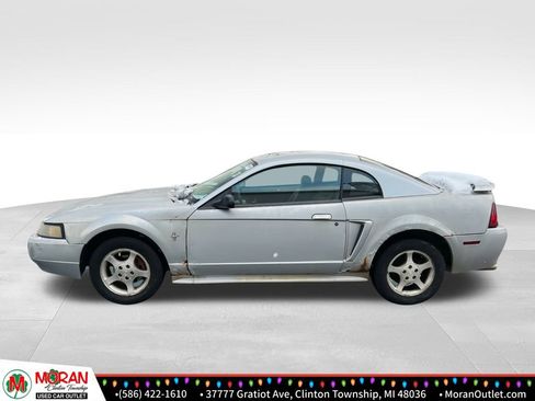 Used 2001 Ford Mustang Coupe image 2