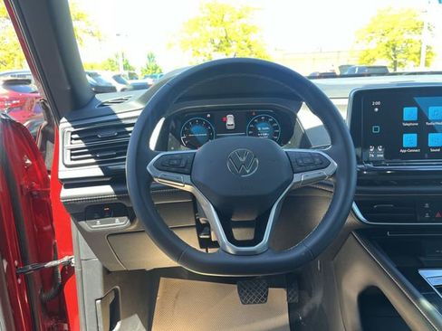 Used 2024 Volkswagen Atlas Cross Sport SE w/ Panoramic Sunroof Package AWD/4WD image 13