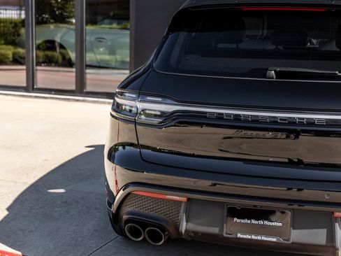 Certified 2025 Porsche Macan GTS AWD/4WD image 13