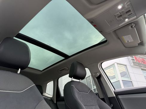 Used 2024 Volkswagen Taos SE image 24