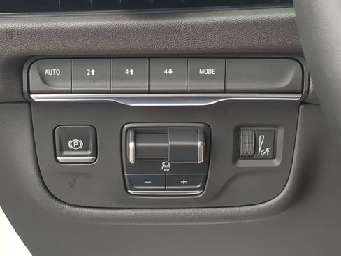 Certified 2025 Cadillac Escalade Sport AWD/4WD image 17