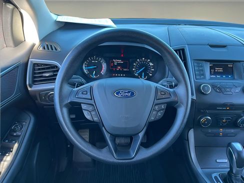 Used 2017 Ford Edge SE image 16