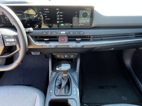 New 2025 Kia K4 EX image 24