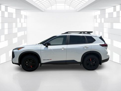 Certified 2026 Nissan Rogue SV AWD/4WD image 4
