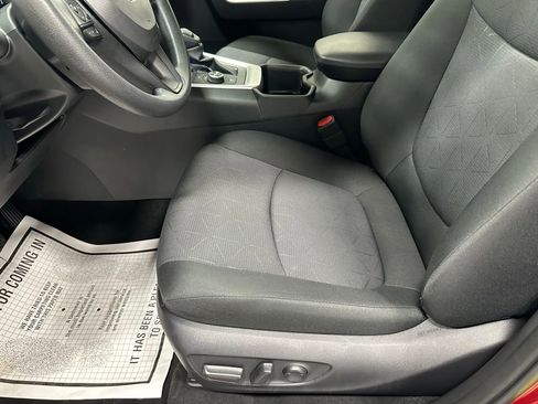 Used 2025 Toyota RAV4 XLE AWD/4WD image 13