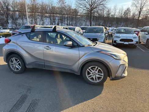 Used 2020 Toyota C-HR LE image 7