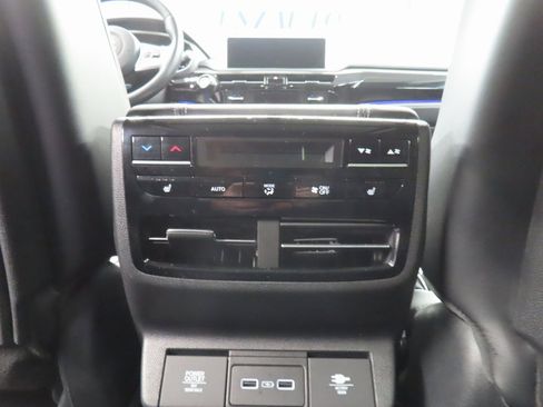 Used 2023 Acura MDX SH-AWD w/ Advance Package image 11