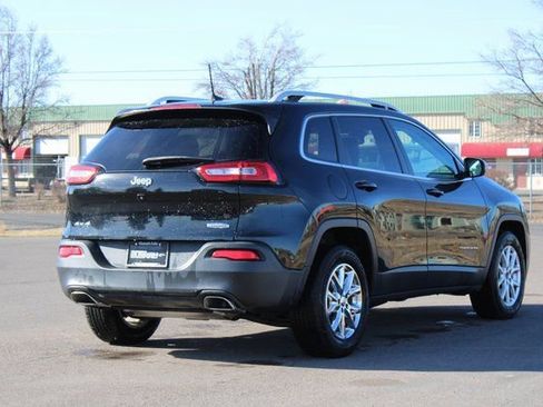 Used 2018 Jeep Cherokee Latitude Plus image 5