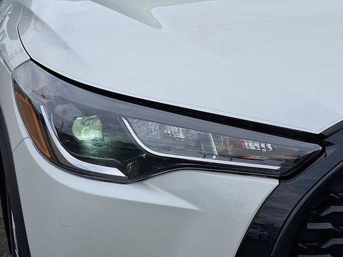 Certified 2022 Toyota Corolla Cross L image 10