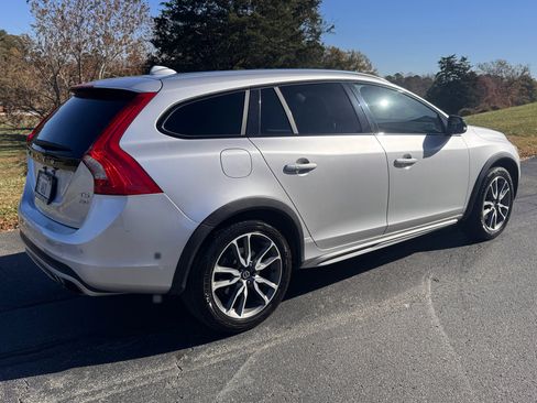 Used 2016 Volvo V60 T5 Cross Country w/ Convenience Package image 24