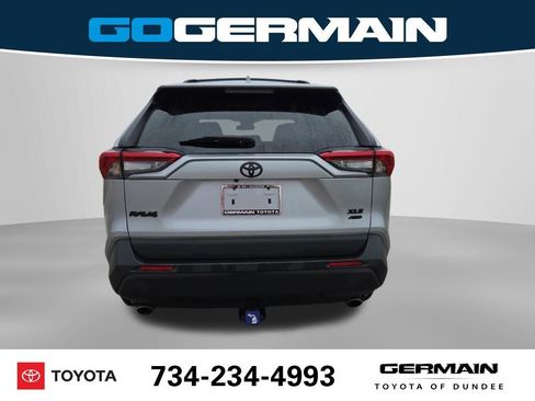 Used 2022 Toyota RAV4 XLE AWD/4WD image 10