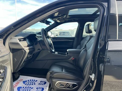 Used 2022 Jeep Grand Cherokee Overland w/ Luxury Tech Group IV image 9