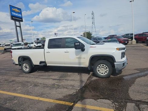 Used 2024 Chevrolet Silverado 2500 LT w/ Convenience Package AWD/4WD image 2