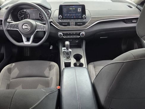 Used 2025 Nissan Altima 2.5 SV FWD image 14