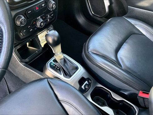 Used 2018 Jeep Renegade Limited w/ UConnect 8.4 Nav Group image 11