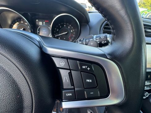 Used 2020 Jaguar F-PACE Prestige image 13