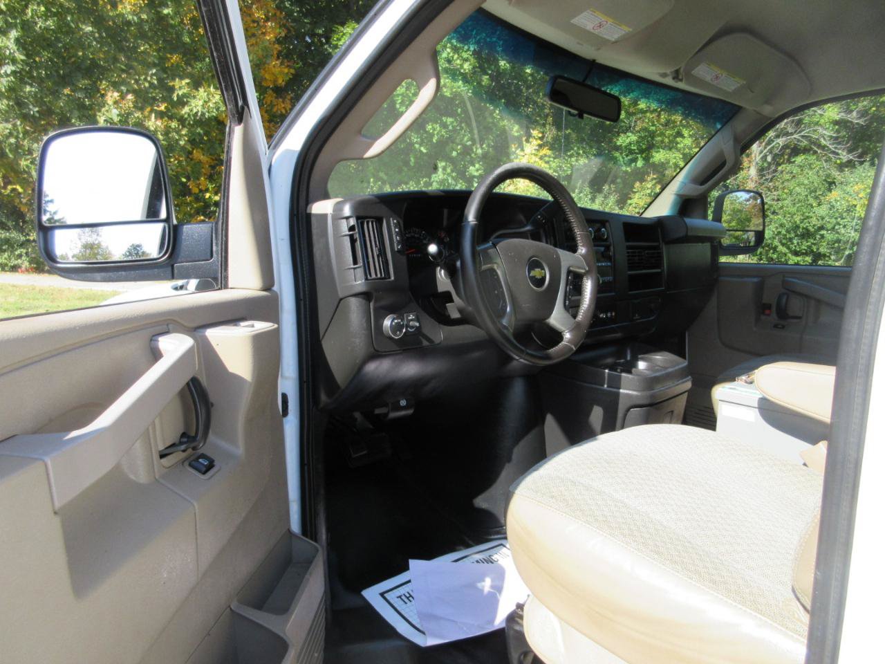 Used 2017 Chevrolet Express 3500 RWD image 29