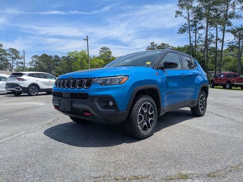 Certified 2025 Jeep Compass Trailhawk AWD/4WD image 8