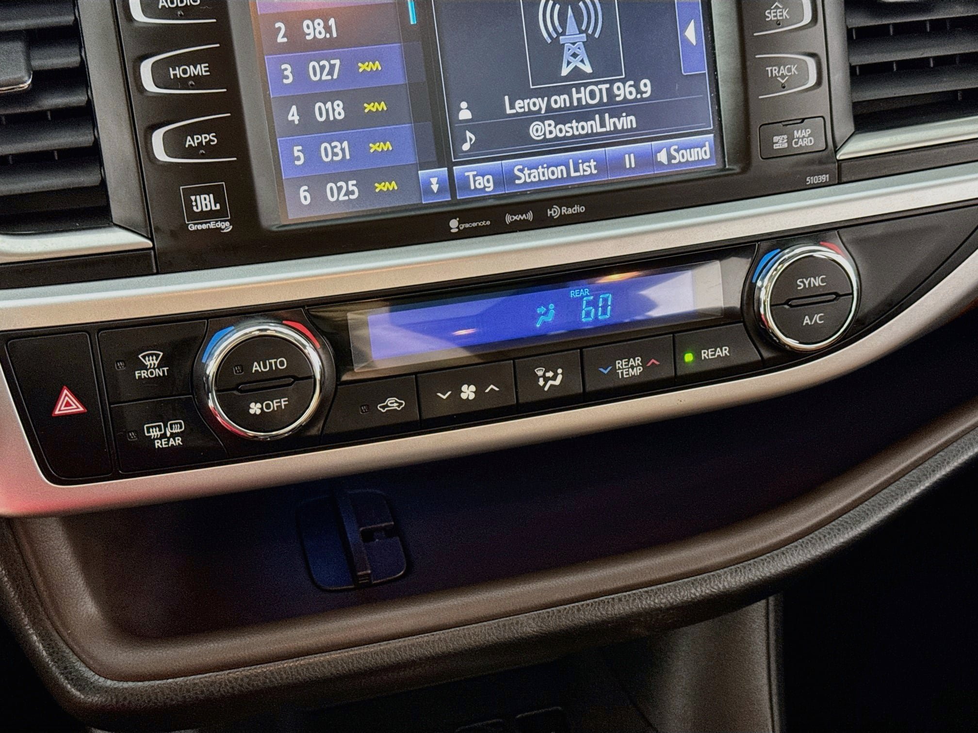 Used 2019 Toyota Highlander Limited Platinum w/ Carpet Mat Package (TMS) AWD/4WD image 20