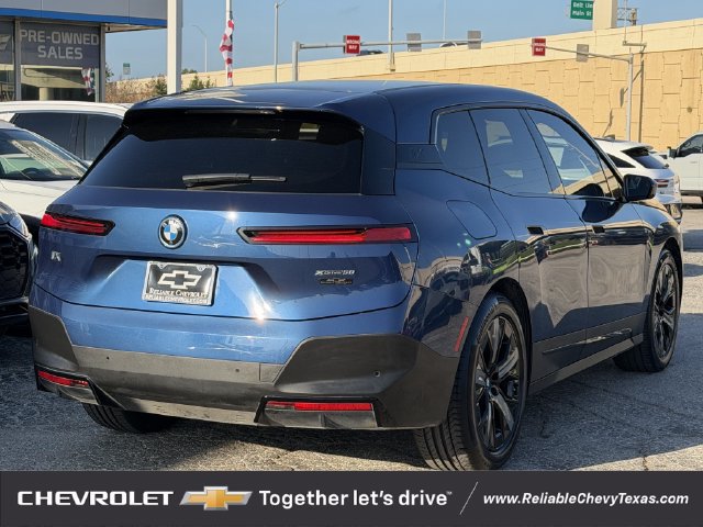 Used 2022 BMW iX xDrive50 w/ Premium Package AWD/4WD image 4