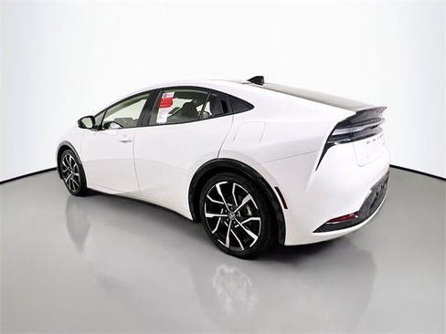 New 2025 Toyota Prius Plug-In Hybrid image 5