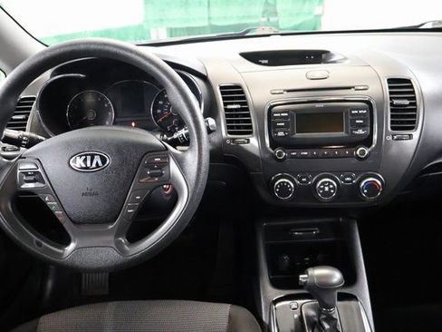 Used 2017 Kia Forte LX image 12