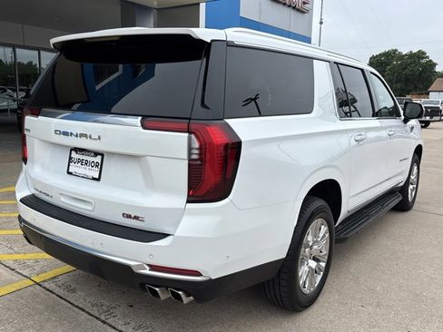 Used 2025 GMC Yukon XL Denali AWD/4WD image 3