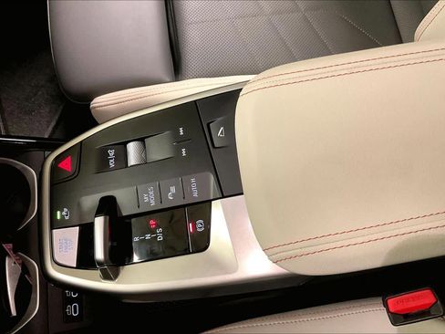 Certified 2025 BMW X2 xDrive28i w/ Technology Package image 16