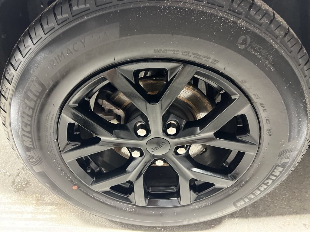 Used 2025 Jeep Grand Cherokee Altitude AWD/4WD image 38
